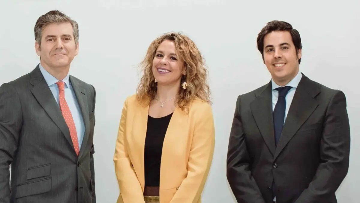 Gonzalo Ramón-Borja, director general para España; Rosa del Blanco, asesora sénior de Marketing y Comunicación; y Antonio Feito, vicepresidente de ventas de Swisscanto