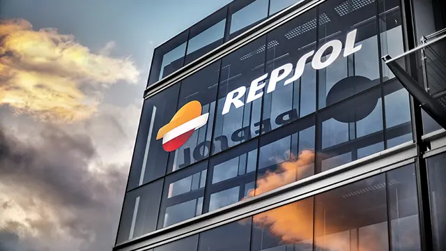 Repsol_edificio_atardecer