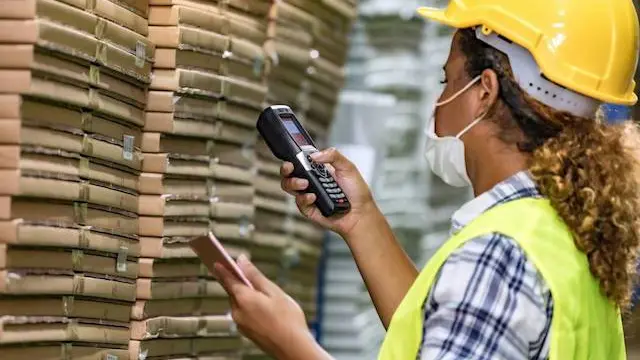 empleo_trabajadora_almacen