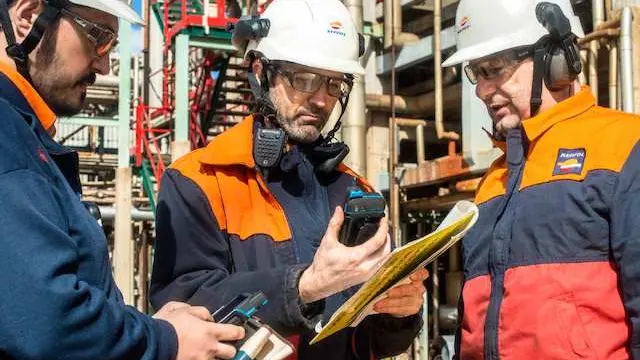 Repsol_tareas_refineria_exterior
