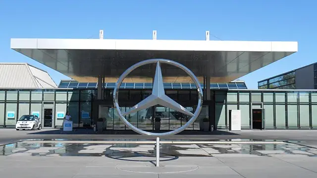 Logo- Mercedez Benz