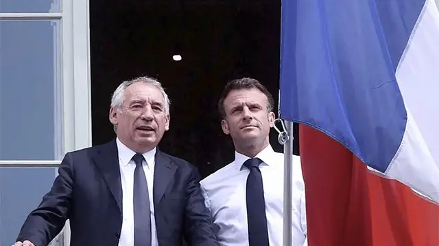 El nuevo primer ministro francés, François Bayrou, con el presidente Emmanuel Macron