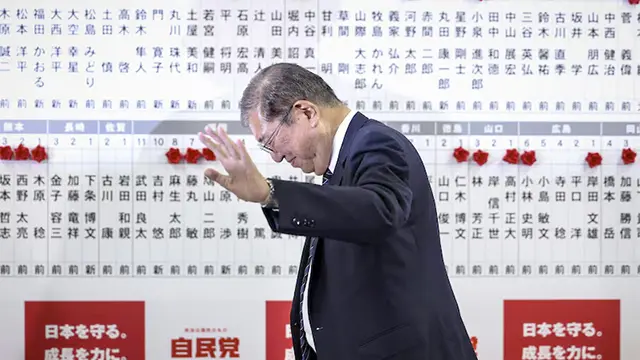 El primer ministro japonés, Shigeru Ishiba. presenta su dimisión