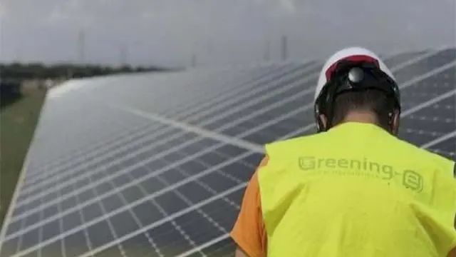 Operario de Greening en parque eólico