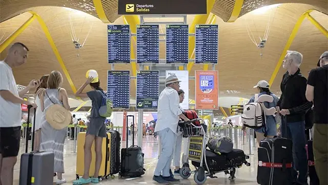 Pasajeros en el aeropuerto de Barajas