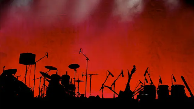 Escenario previo de un concierto de Rock&Roll