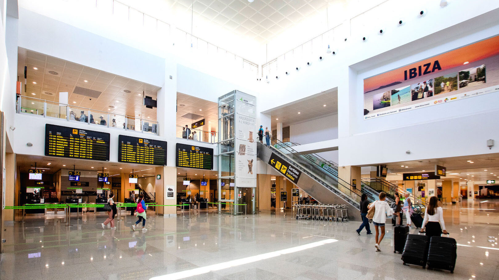 Aena Aeropuerto de Ibiza interior
