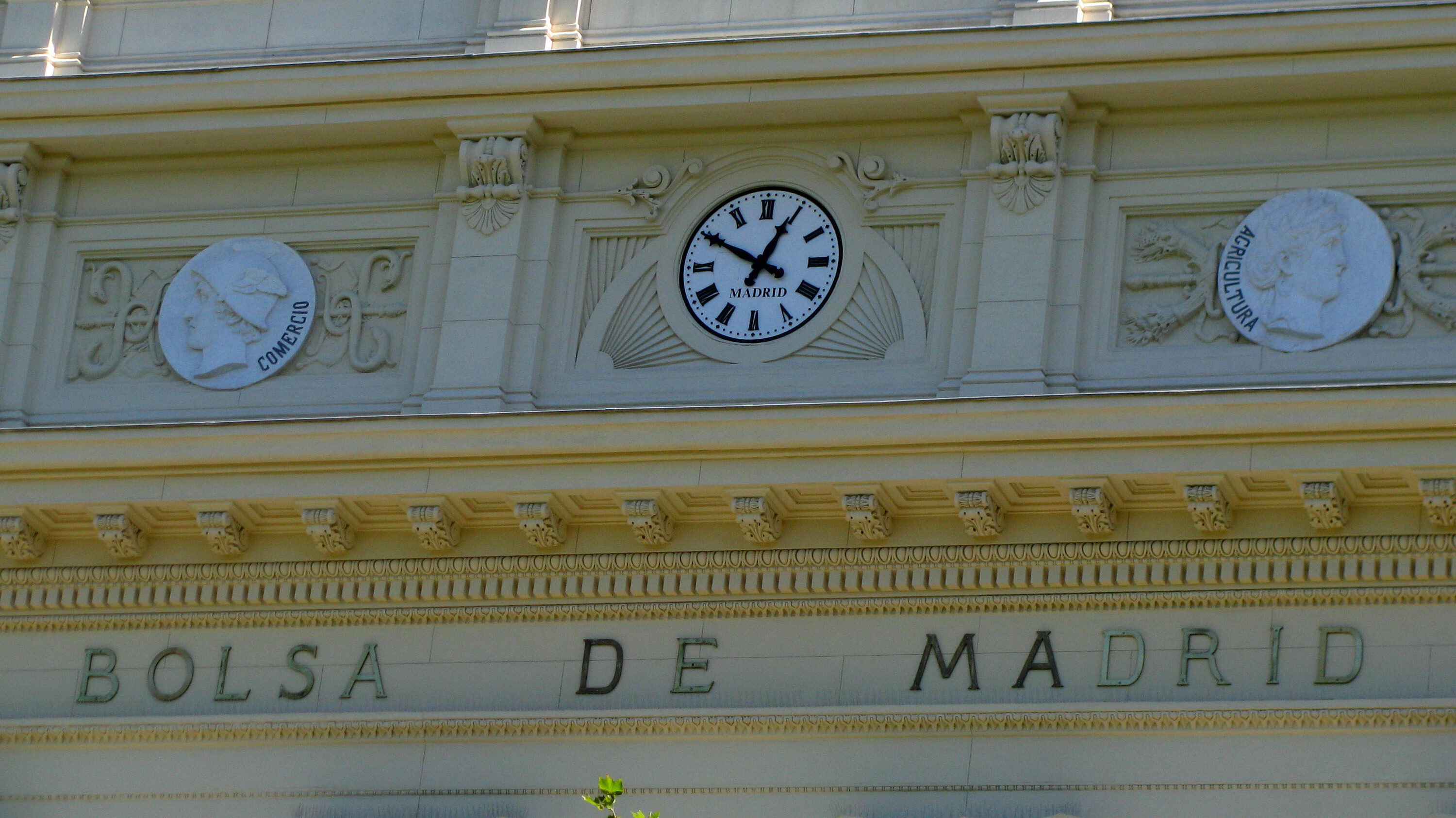 Detalle de la fachada de la Bolsa de Madrid
