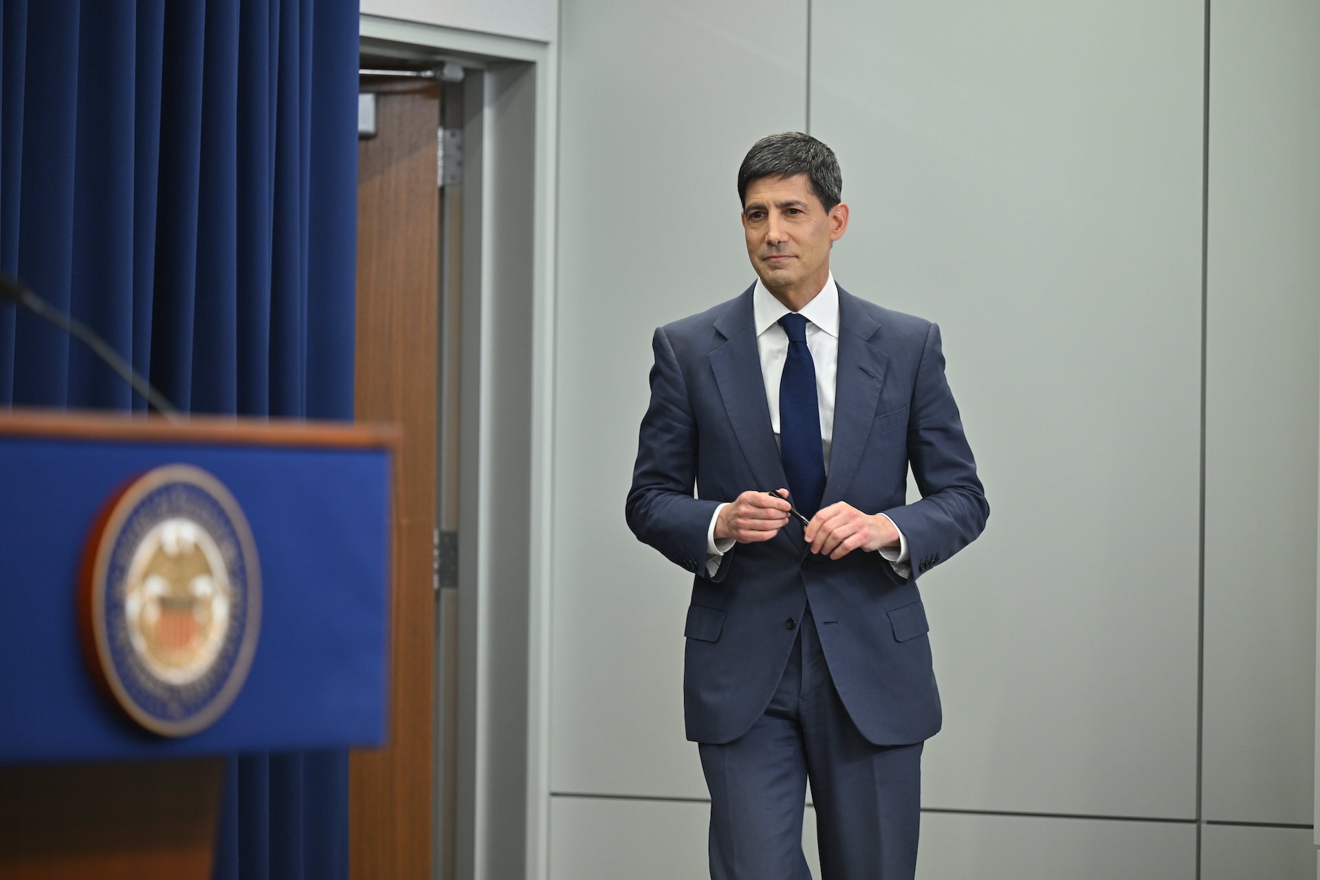 El presidente Warsh responde a las preguntas de los periodistas en la rueda de prensa del FOMC celebrada el 17 de junio de 2026.