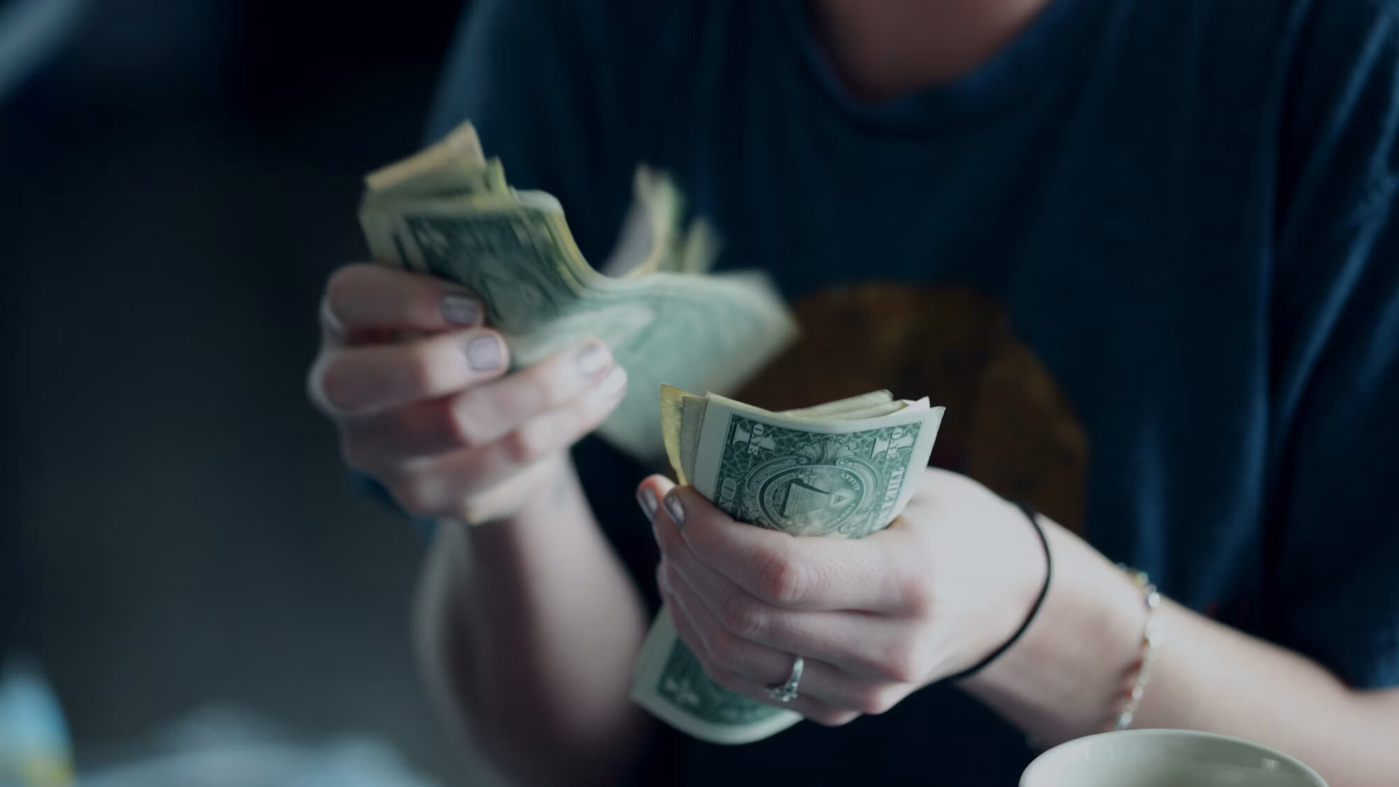 Dolares
