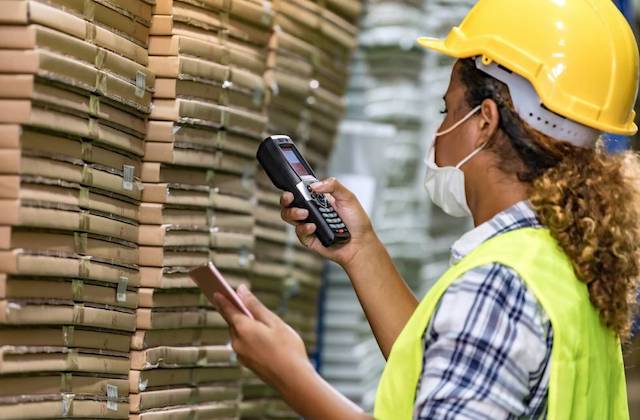 empleo_trabajadora_almacen