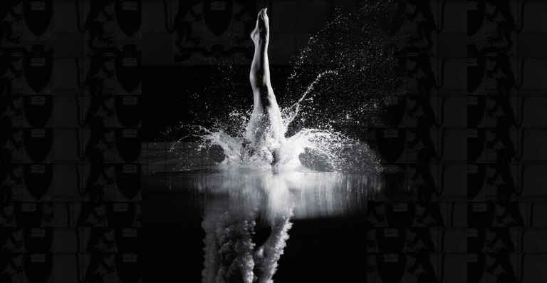 George Silk, The Perfect Dive,1962 (La inmersión perfecta) © George Silk/The LIFE Picture Collection/Shutterstock / Cortesía: The Polaroid Collection. La foto fue expuesta dentro del “Proyecto Polaroid” de la Fundación Barrié en 2023 (fragmento).