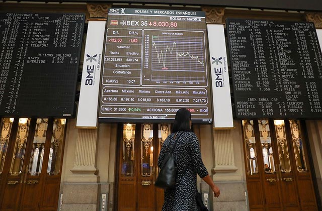 Panel de la Bolsa de Madrid con las cotizaciones del Ibex35