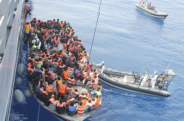 Rescate de migrantes en el Mediterráneo, durante la Operación Tritón en junio de 2015