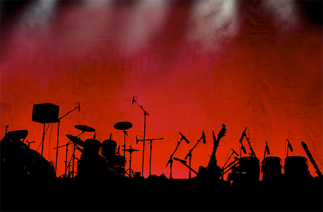 Escenario previo de un concierto de Rock&Roll