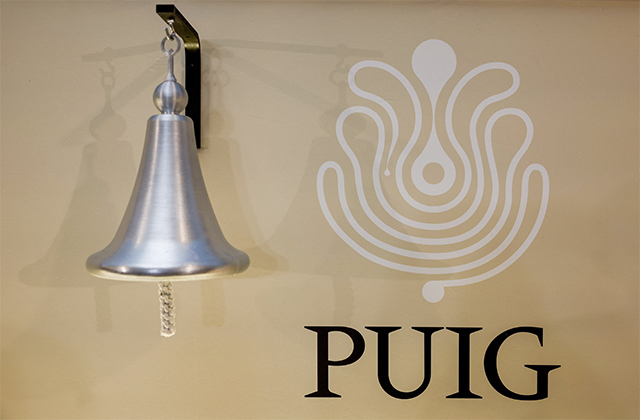 Puig Brands debutó en la bolsa española el 3 de mayo de 2024 a un precio de 24,50 euros por acción